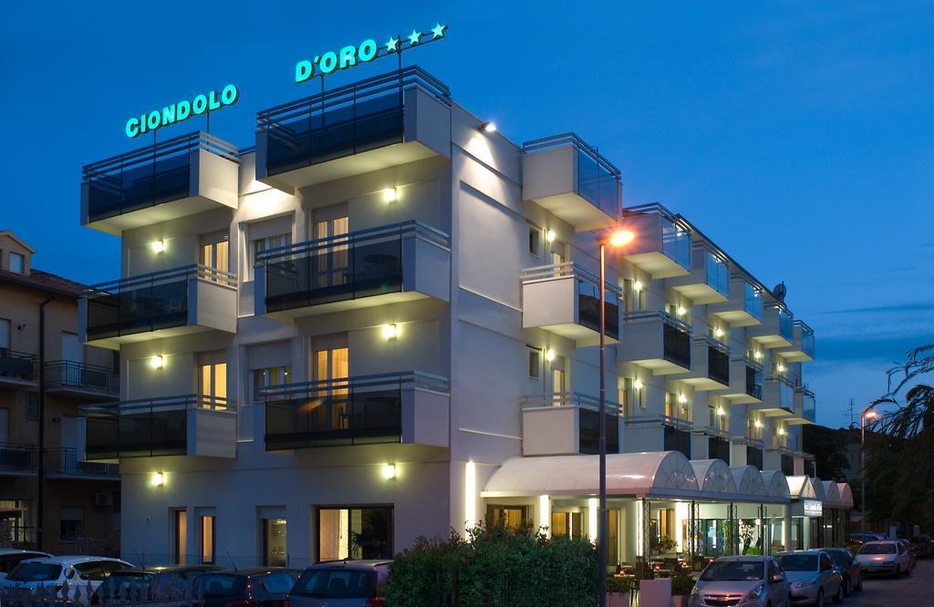 Hotel Ciondolo D'Oro ริมินี ภายนอก รูปภาพ